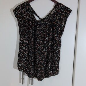 LC Lauren Conrad Pleat Neck Blouse Size Medium